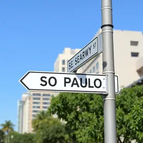 Av. Corifeu de Azevedo Marques, 1975