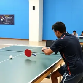 ação de tênis de mesa